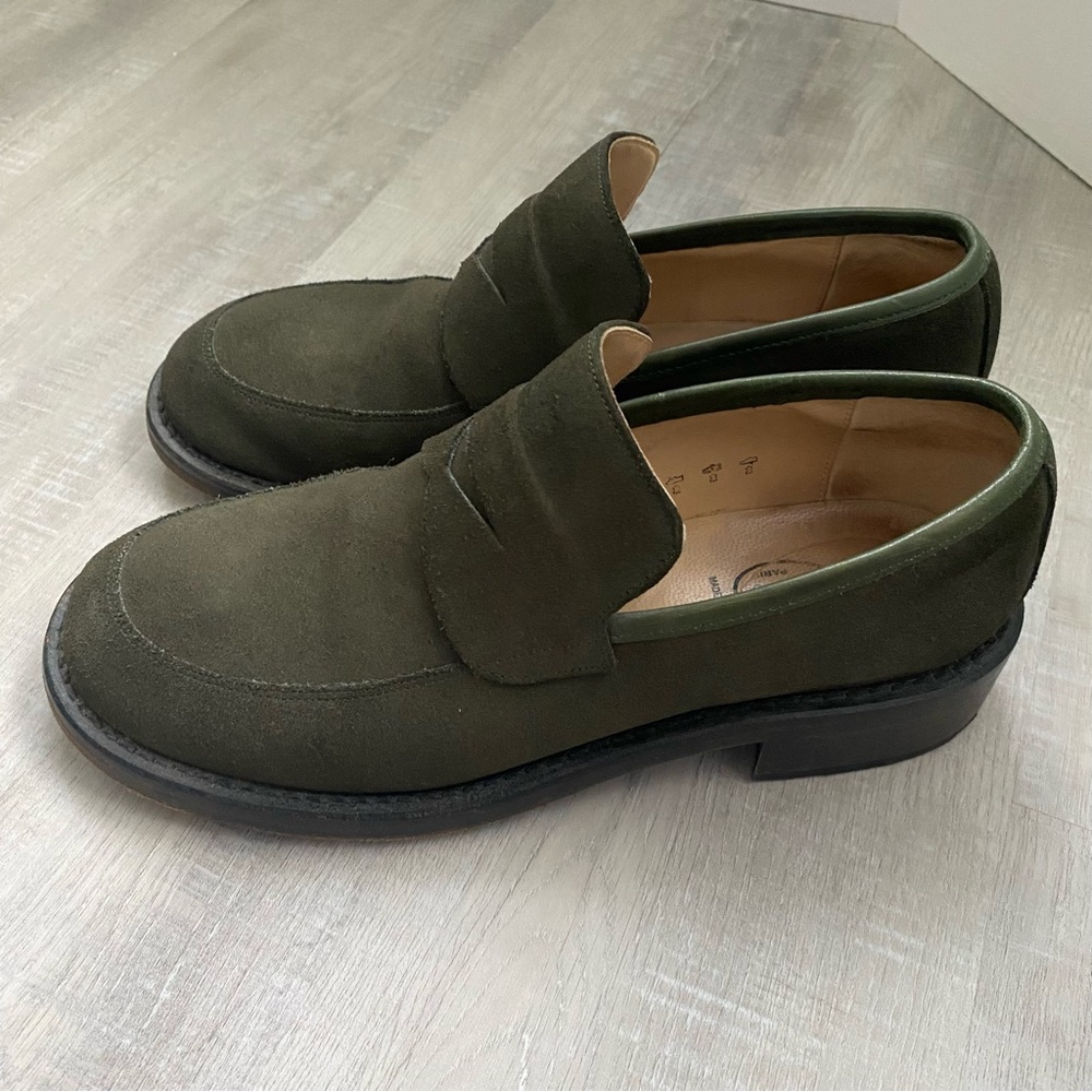 FREELANCE Suede Loafers. Women’s Size 39 US Size 8. Vintage mossy green color.